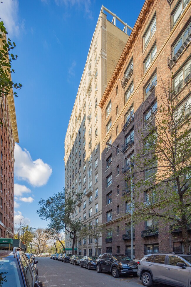 160 Riverside Dr in New York, NY - Building Photo - Building Photo