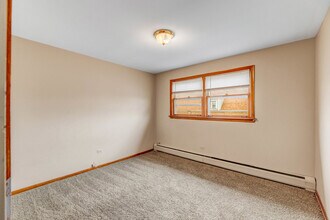 5626 W 64th St in Chicago, IL - Building Photo - Building Photo