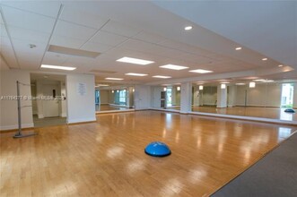 3131 NE 188th St, Unit 2-805 in Aventura, FL - Foto de edificio - Building Photo