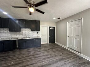 429 Ventura Ave, Unit 1B in Orlando, FL - Foto de edificio - Building Photo