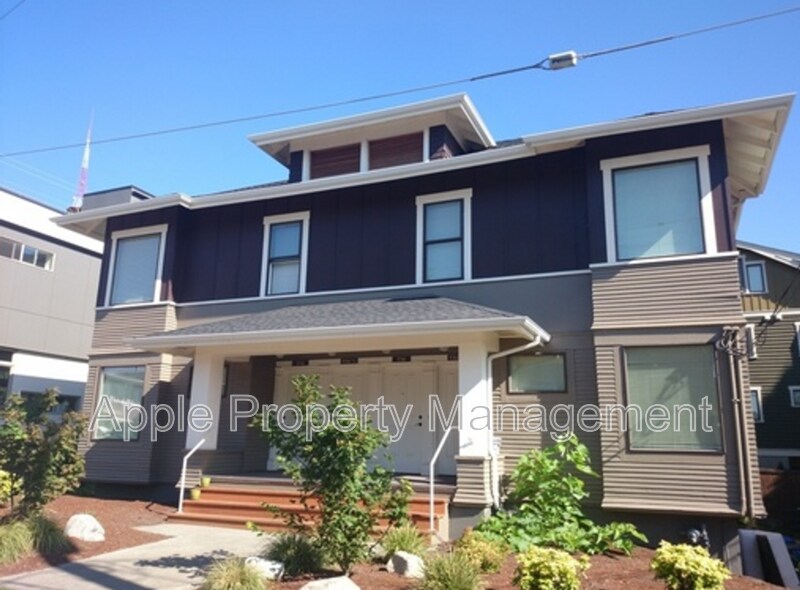 556 1/2 Prospect St in Seattle, WA - Building Photo
