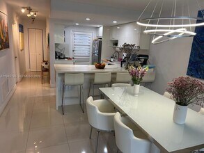 251 Galen Dr in Key Biscayne, FL - Foto de edificio - Building Photo