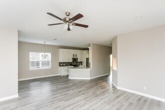 721 Shady Meadow Ln in Glenn Heights, TX - Foto de edificio - Building Photo