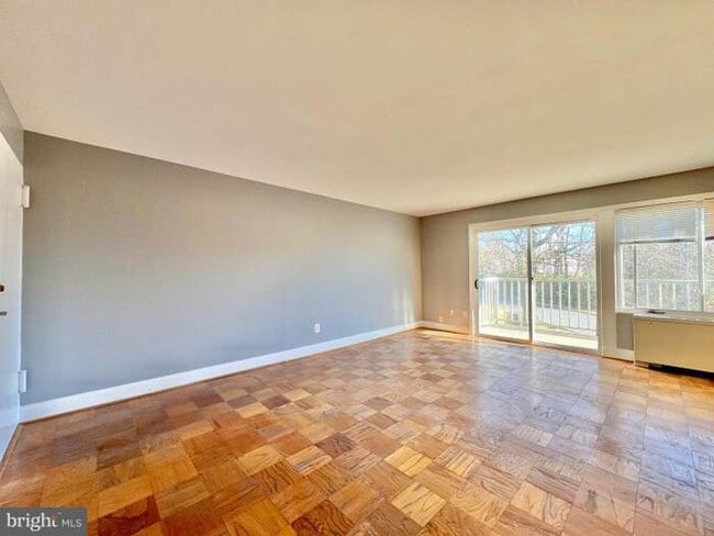 1009 Chillum Rd, Unit 202 in Hyattsville, MD - Foto de edificio - Building Photo