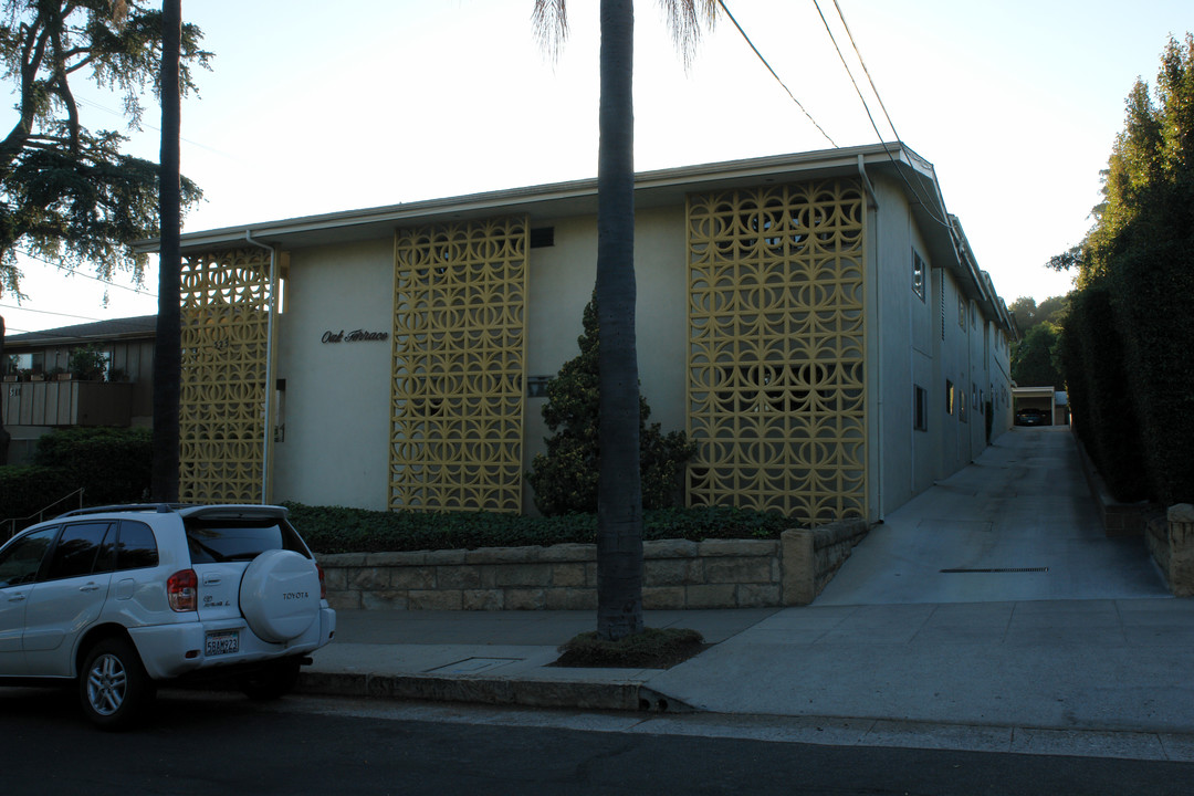 Oak Terrace in Santa Barbara, CA - Building Photo