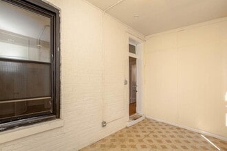 3417 W Fullerton Ave, Unit 1R in Chicago, IL - Building Photo - Building Photo