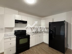 7403 Castle Crown Dr in San Antonio, TX - Foto de edificio - Building Photo