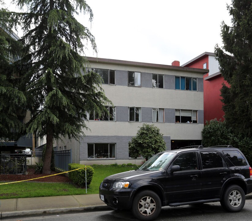 1086 W 11th Ave in Vancouver, BC - Building Photo