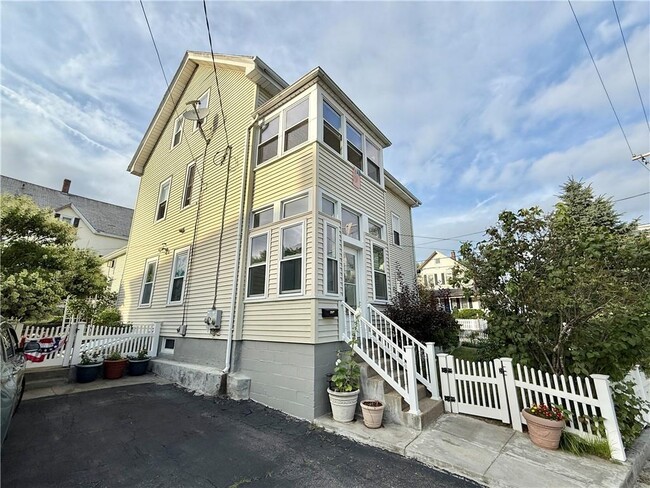 12 3rd Ave in Woonsocket, RI - Building Photo - Building Photo