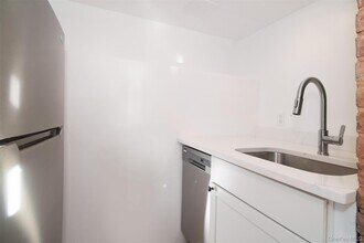 9 N Buckhout St in Irvington, NY - Building Photo - Building Photo