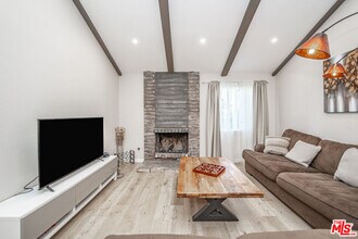 29846 Grandifloras Rd in Santa Clarita, CA - Building Photo - Building Photo