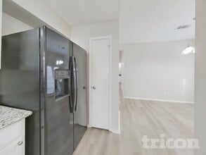 15243 Bedford Glen Dr in Channelview, TX - Foto de edificio - Building Photo