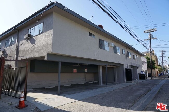 1455 S Wooster St in Los Angeles, CA - Building Photo - Building Photo