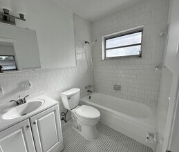 2444 Wilson St in Hollywood, FL - Building Photo - Building Photo