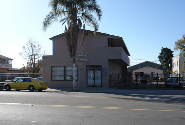 3071-3079 Imperial Ave in San Diego, CA - Foto de edificio - Building Photo