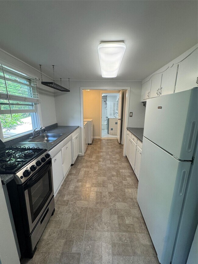 124 E Rd in Wading River, NY - Building Photo - Building Photo