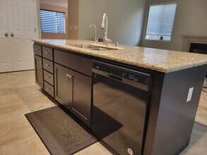 1618 Oak St in Los Banos, CA - Building Photo - Building Photo