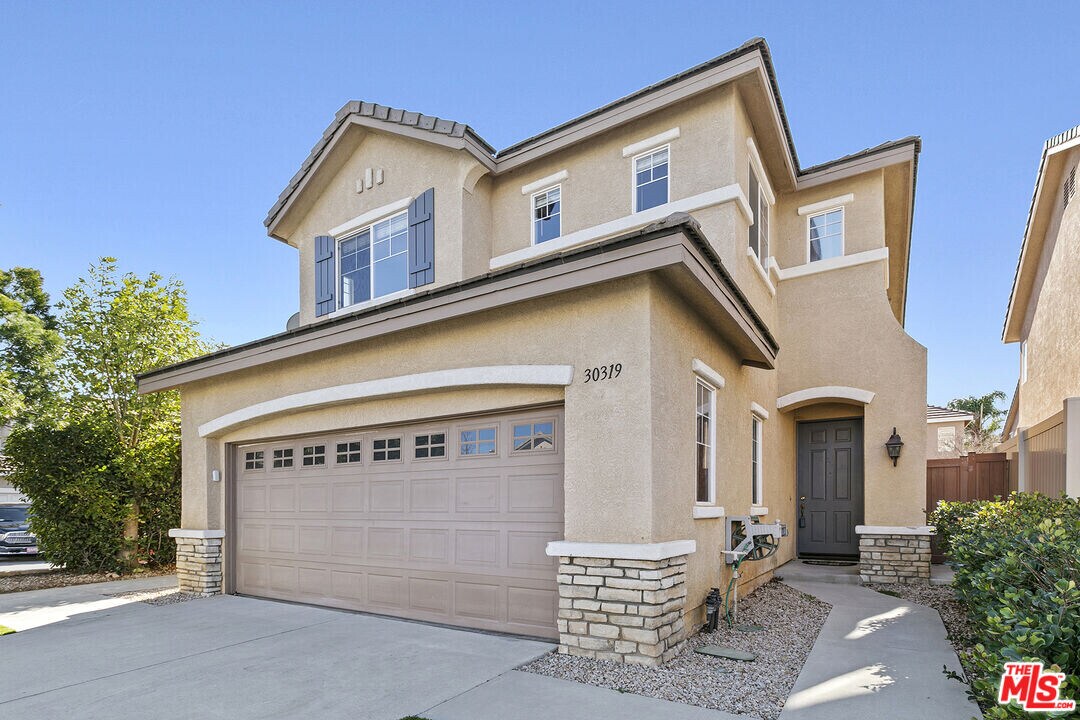 30319 Cedar Oak Ln in Castaic, CA - Building Photo