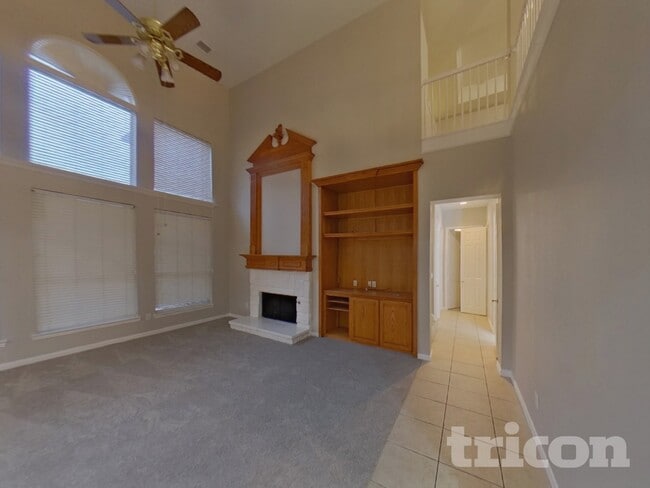 1980 Creekside Dr in Rockwall, TX - Foto de edificio - Building Photo