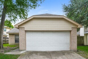 15238 Bedford Glen Dr in Channelview, TX - Building Photo