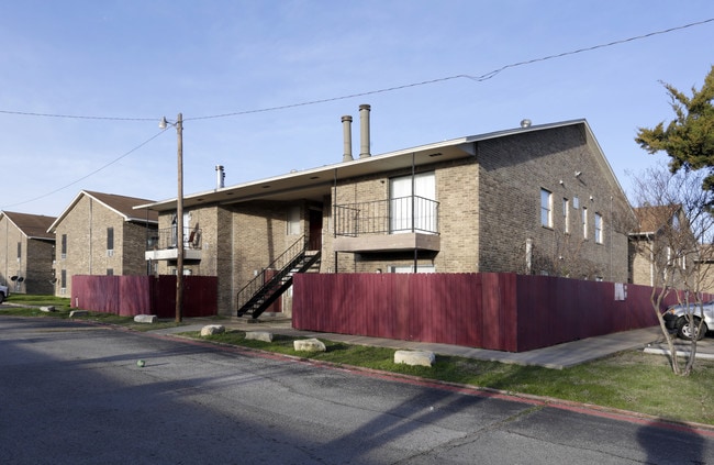 Woodside Flats in Dallas, TX - Building Photo - Building Photo