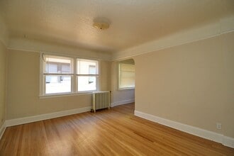 1943 NW Irving St, Unit 305 in Portland, OR - Building Photo - Building Photo