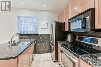 650 Markham St in Toronto, ON - Building Photo - Building Photo