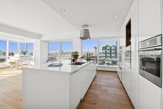 440 Kent Ave in Brooklyn, NY - Building Photo - Building Photo
