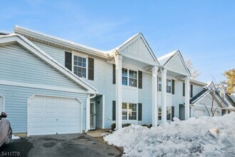 371 Hawkshead Way in Franklin Township, NJ - Building Photo - Building Photo