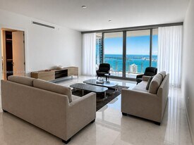 300 Biscayne Blvd Way in Miami, FL - Building Photo