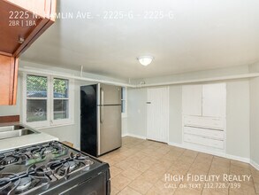 2225 N Hamlin Ave in Chicago, IL - Building Photo - Building Photo