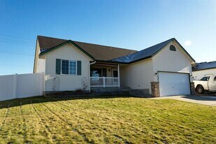 3880 Graphite Ct in Post Falls, ID - Building Photo