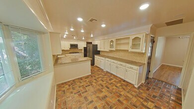 709 NW Heinzwood Cir in Lawton, OK - Building Photo - Building Photo