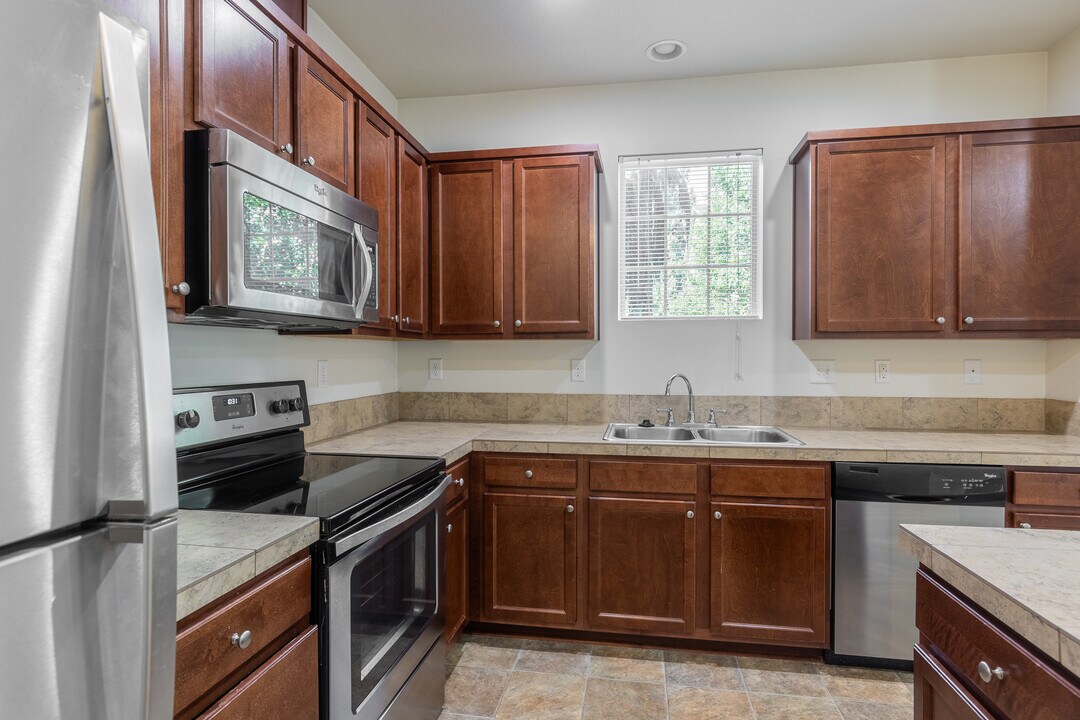 The Landing Apartments and Townhomes in Oregon City, OR - Building Photo