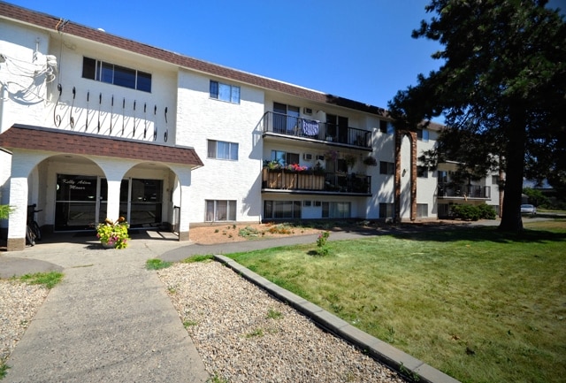 Kelly Adam Manor Apartments in Kamloops, BC - Building Photo