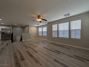 8925 John Charles Ave in Las Vegas, NV - Building Photo - Building Photo