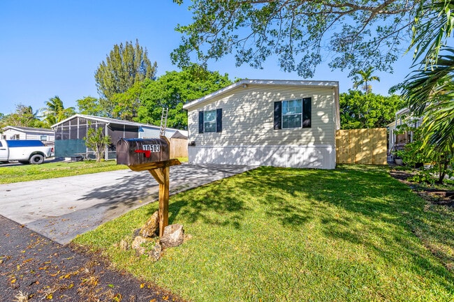 10503 Marina Way in Boca Raton, FL - Building Photo - Building Photo