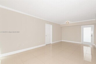 7800 Collins Ave in Miami, FL - Building Photo - Building Photo