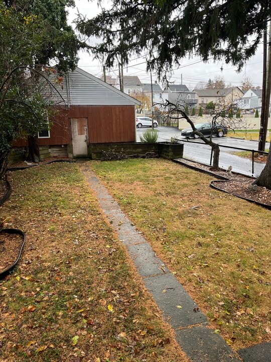 22 E Goepp St in Bethlehem, PA - Building Photo