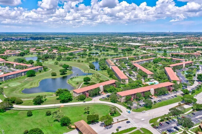 200 SW 132nd Way in Pembroke Pines, FL - Building Photo - Building Photo