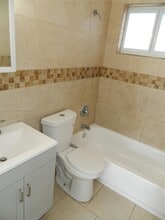 2620 NW 18th Terrace in Oakland Park, FL - Building Photo - Building Photo