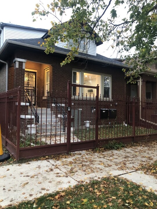 4858 W Concord Pl in Chicago, IL - Building Photo