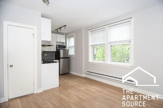 511 W Belmont Ave in Chicago, IL - Foto de edificio - Building Photo