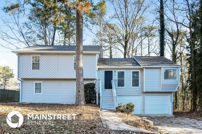 property at 1445 Glynn Oaks Dr SW