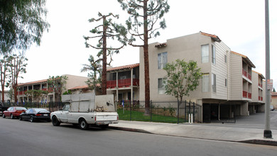 Cedros Garden in Van Nuys, CA - Building Photo - Building Photo