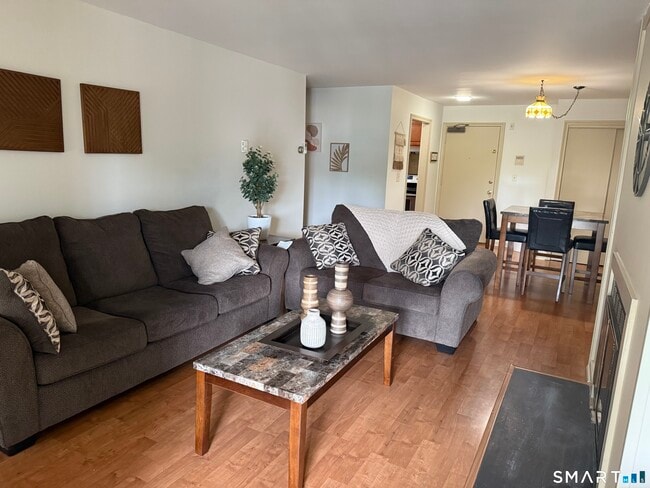 140 Kane St in West Hartford, CT - Building Photo - Building Photo