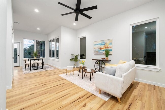 2309 Montopolis Dr in Austin, TX - Building Photo - Building Photo