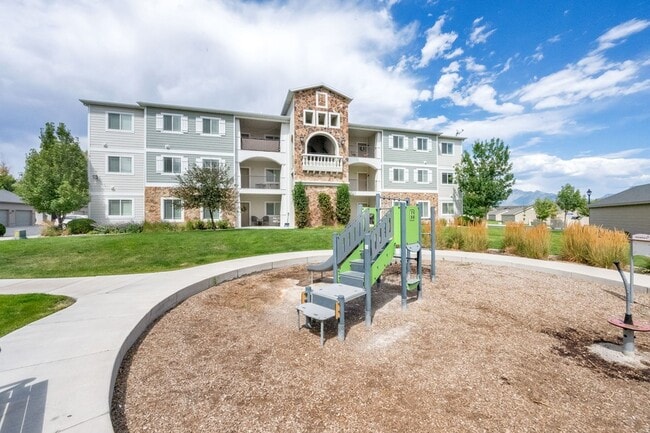 1823 N Crest Rd in Saratoga Springs, UT - Building Photo - Building Photo