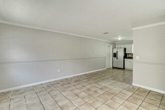 8727 N 50th St in Tampa, FL - Building Photo - Building Photo