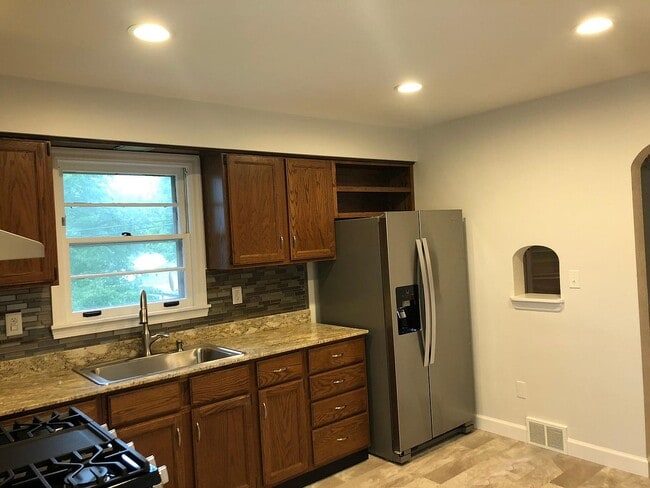 1202 W Willow Ln in Peoria, IL - Building Photo - Building Photo
